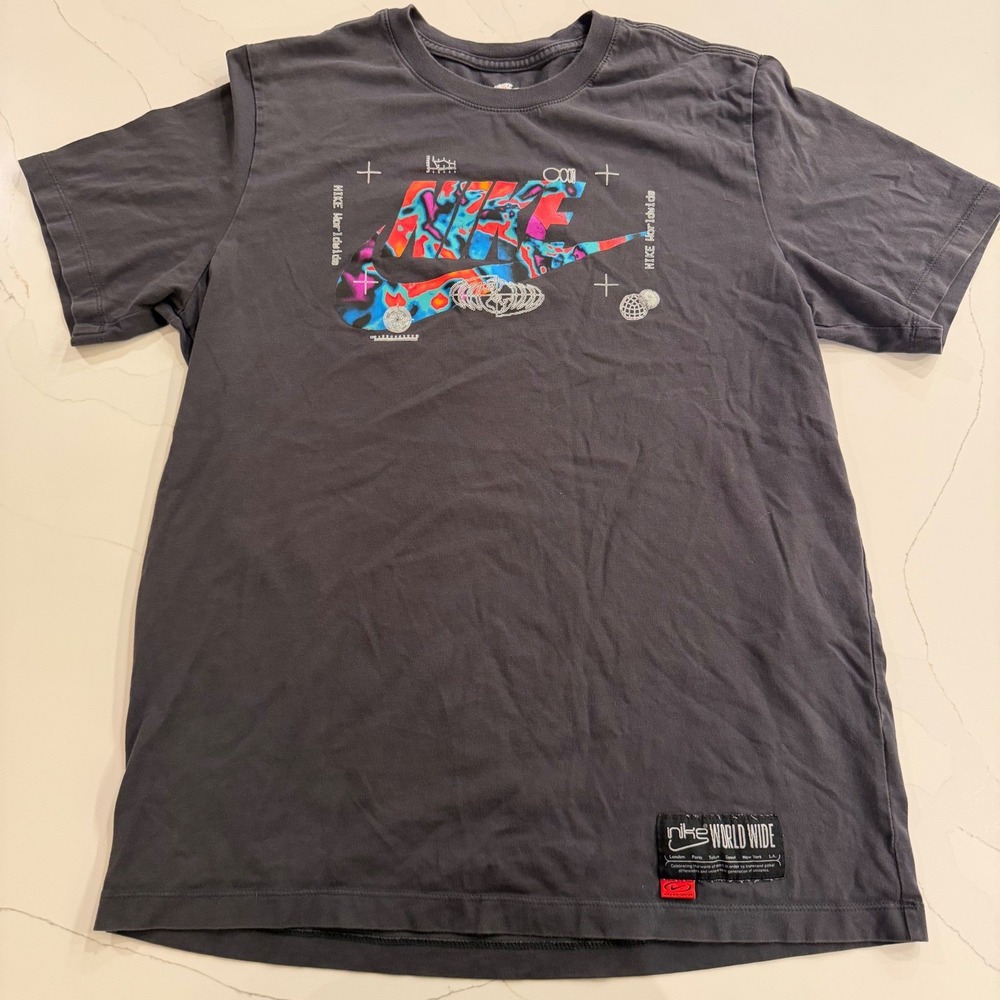 Nike Worldwide Graphic T-Shirt Mens Large Dark Gray Abstract Swoosh Short Sleeve